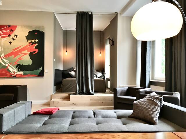 “BIG + Beautiful” – central 5 BR / 3Bath + balcony gallery image 4