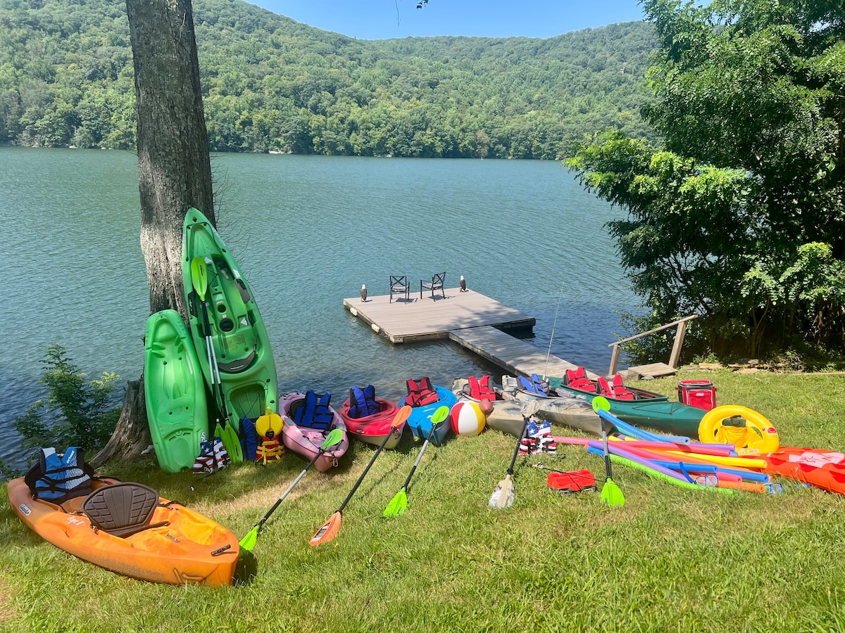 Lake-house Boat Dock, Kayaks, King Bed, Grill etc! - Houses for Rent in New Fairfield, Connecticut, United States - Airbnb