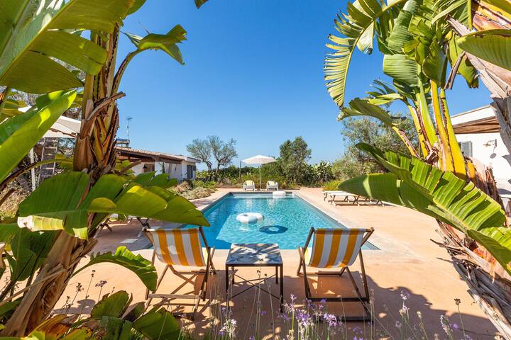 Trulli with pool in Puglia gallery image 4