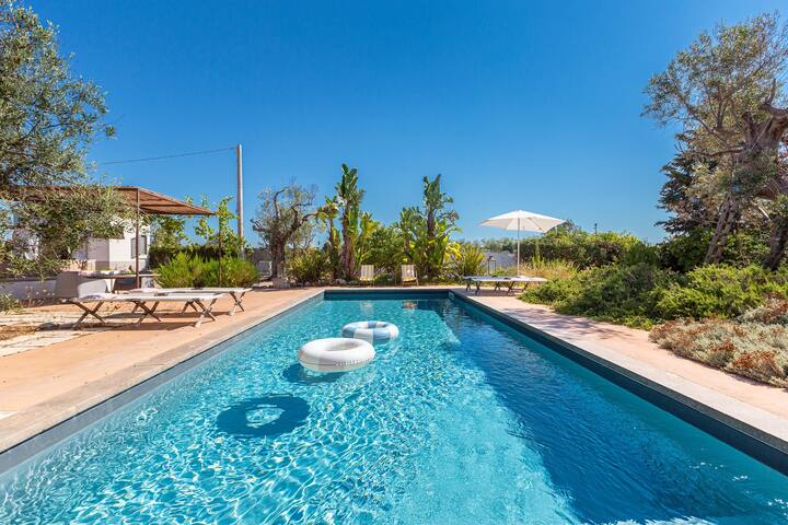 Trulli with pool in Puglia gallery image 5