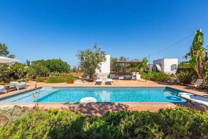 Trulli with pool in Puglia gallery image 3