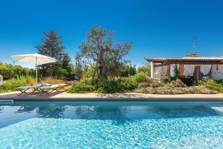 Trulli with pool in Puglia gallery image 2