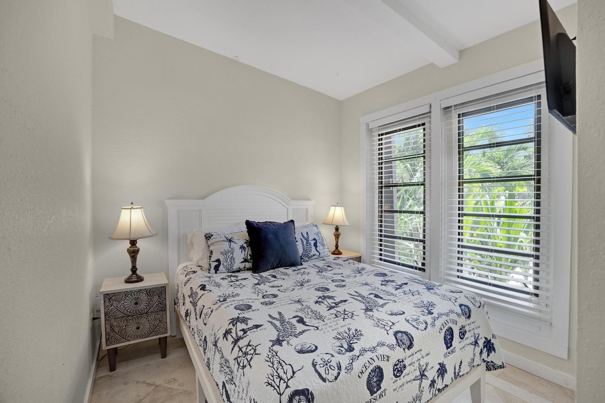 Спална соба за гости со брачен кревет (широк 150 - 179 см)