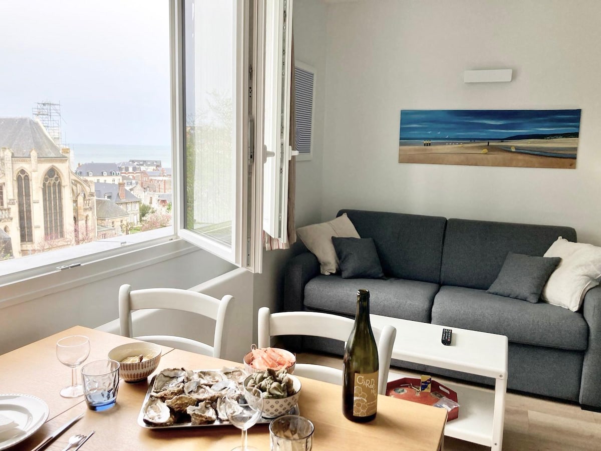 Top Airbnb: Villers very center, sea view - Private parking in Villers Sur Mer