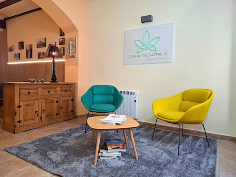 Casa Rural Castalla: Mountain near the Beach