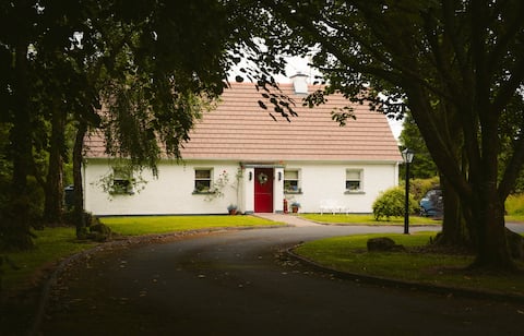 Longford Holidays Red Rose Self-Catering Cottage