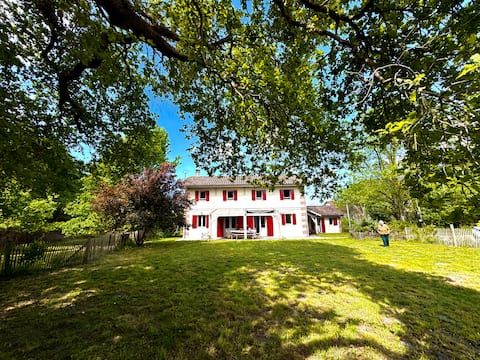 Large house 600 m from the lake