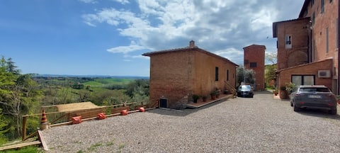 GuestHost - Porta Romana House with Parking