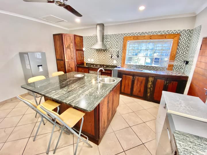 Selah 5 - Farmhouse Family Unit - Mbombela