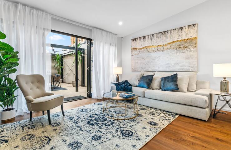 A+Albert Park. Bespoke Brilliance. 4Bed 2Bath. gallery image 2