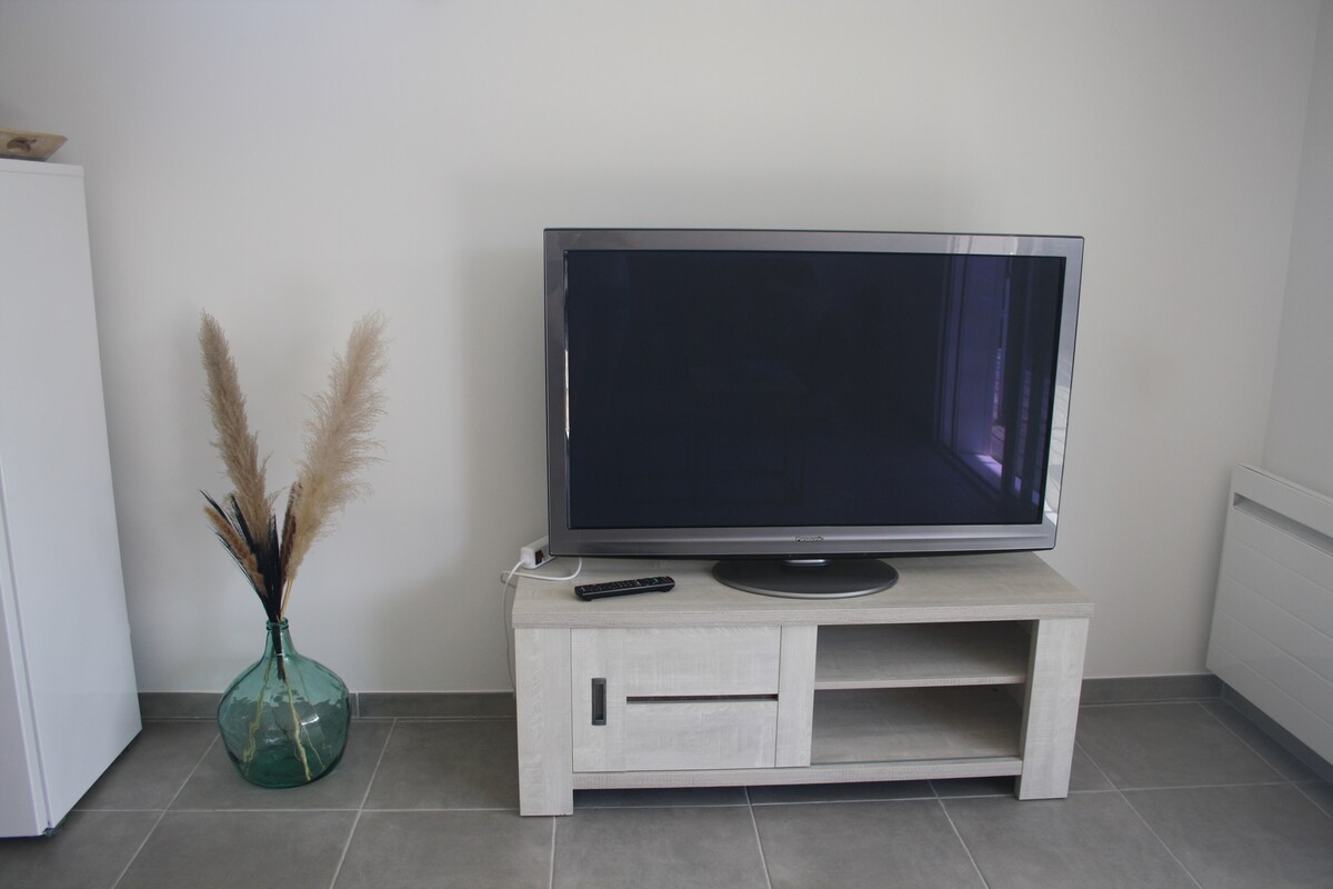 Popular Airbnb listing: The Cozy Hunt in La Teste De Buch