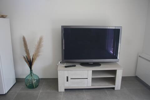Popular Airbnb listing: The Cozy Hunt in La Teste De Buch