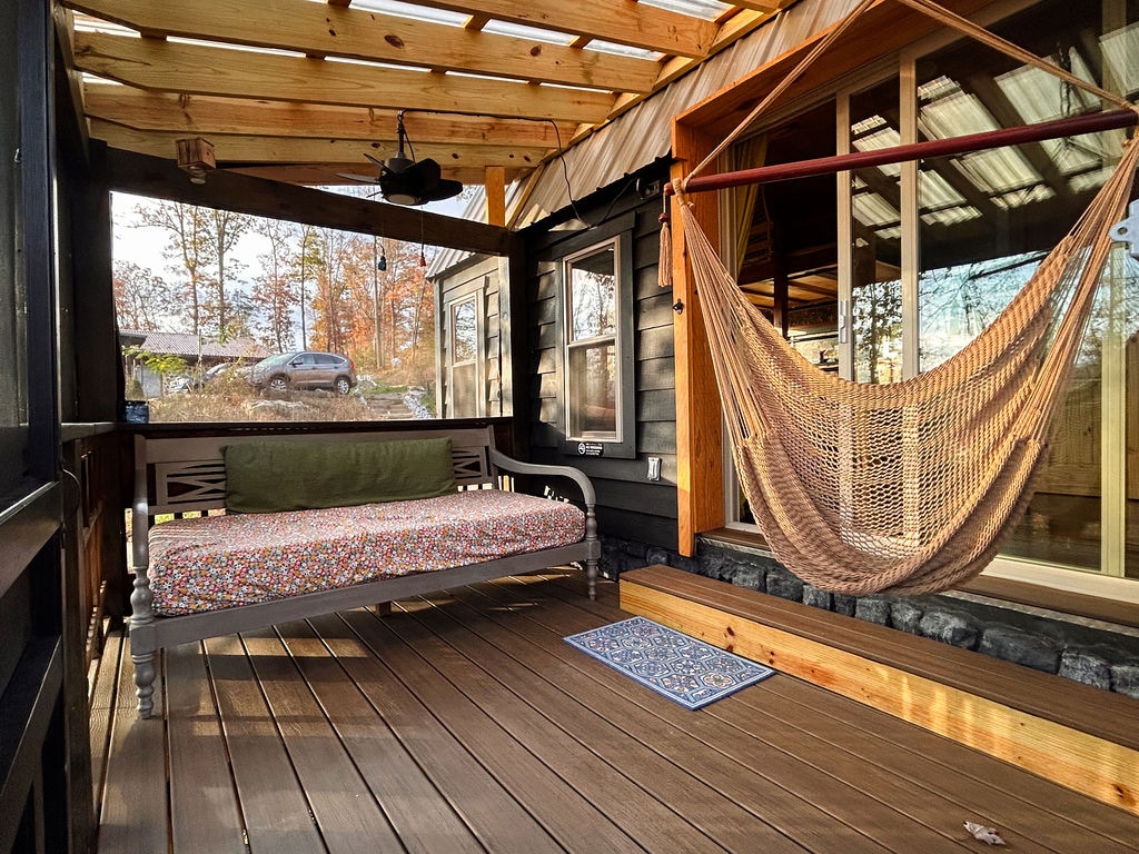 Moody & Modern: Cabin w. Sunlit Patios Above Nooga