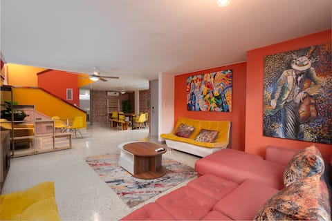 Top Airbnb: Rare Exotic 4BR Art Gallery Penthouse:Chipichape 1 in La Flora
