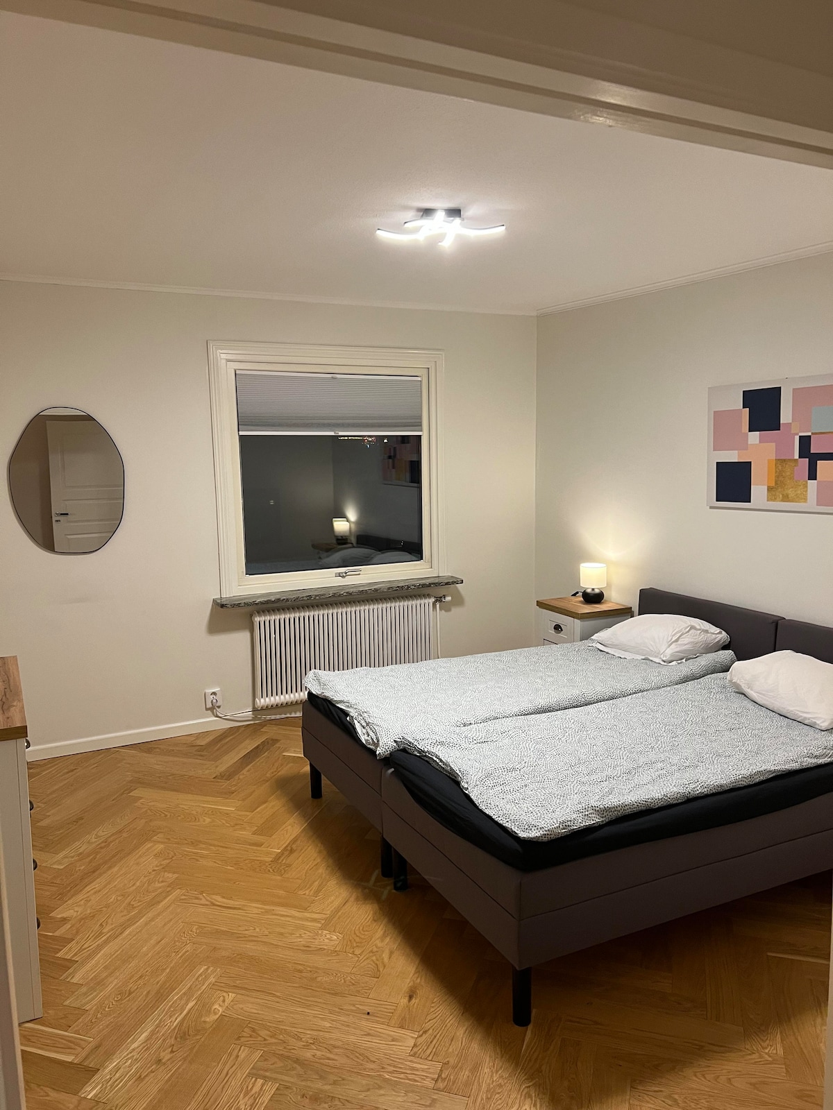 ห้องนอน 2 พร้อมเตียงคู่หรือเตียงเดี่ยว 2 หลัง