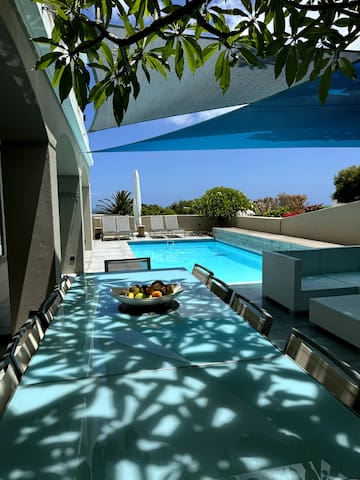 Beautiful Camps Bay Apartment with Sea Views