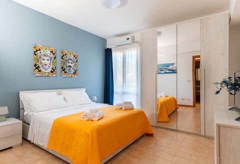 "Le Casette di Flavia-Trinacria"   
50 meters from the sea