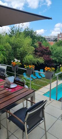 Maison chic et lumineuse à BXL avec jardin et spa gallery image 3