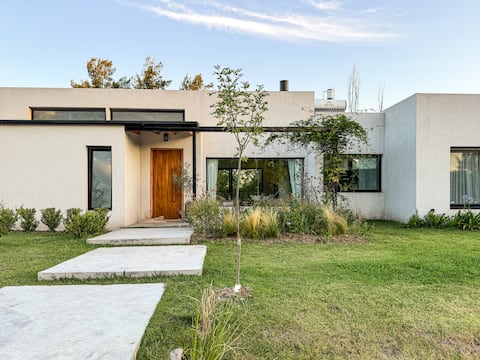 House with a pool, grill and large garden