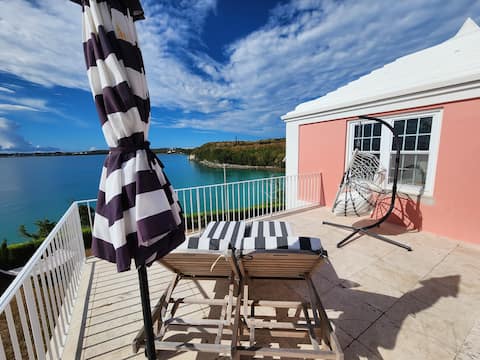 Oceanfront "Dock of the Bay" Retreat