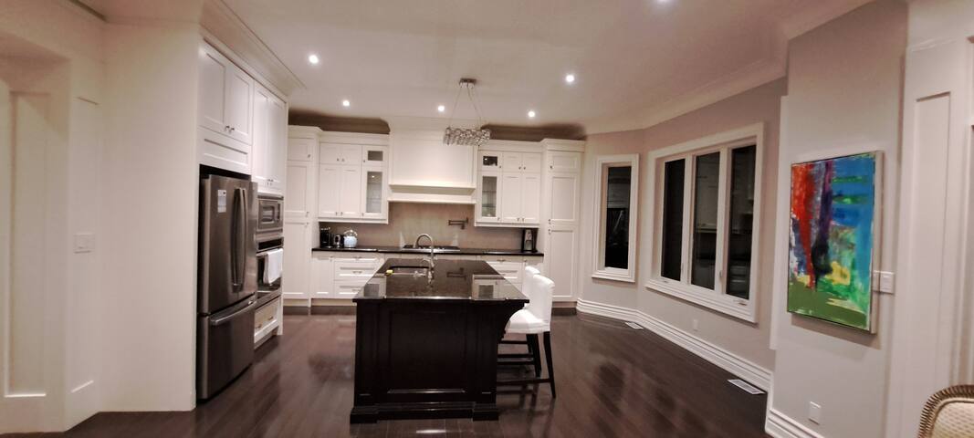 Modern Home Heart of North York gallery image 2