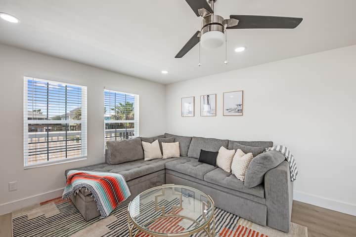 Renovated Modern Surf Bungalow - Port Aransas, TX
