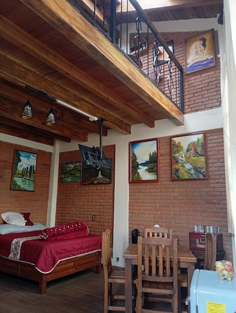 "Art in the attic" Rustic Loft-Rustic attic