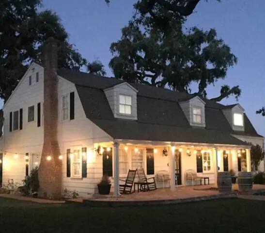 Luxury Wine Country 6BR Retreat • Hot Tub & Views