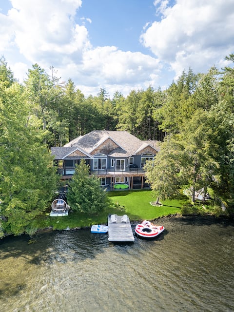Luxury Waterfront Cottage with Sauna & Hot Tub
