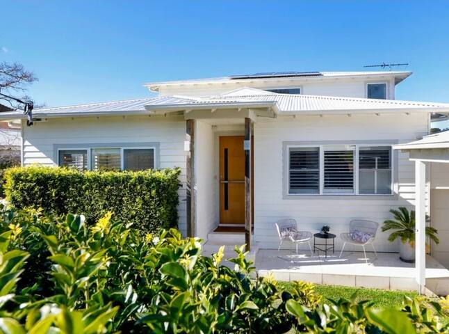 Huge stylish home in the shire gallery image 5