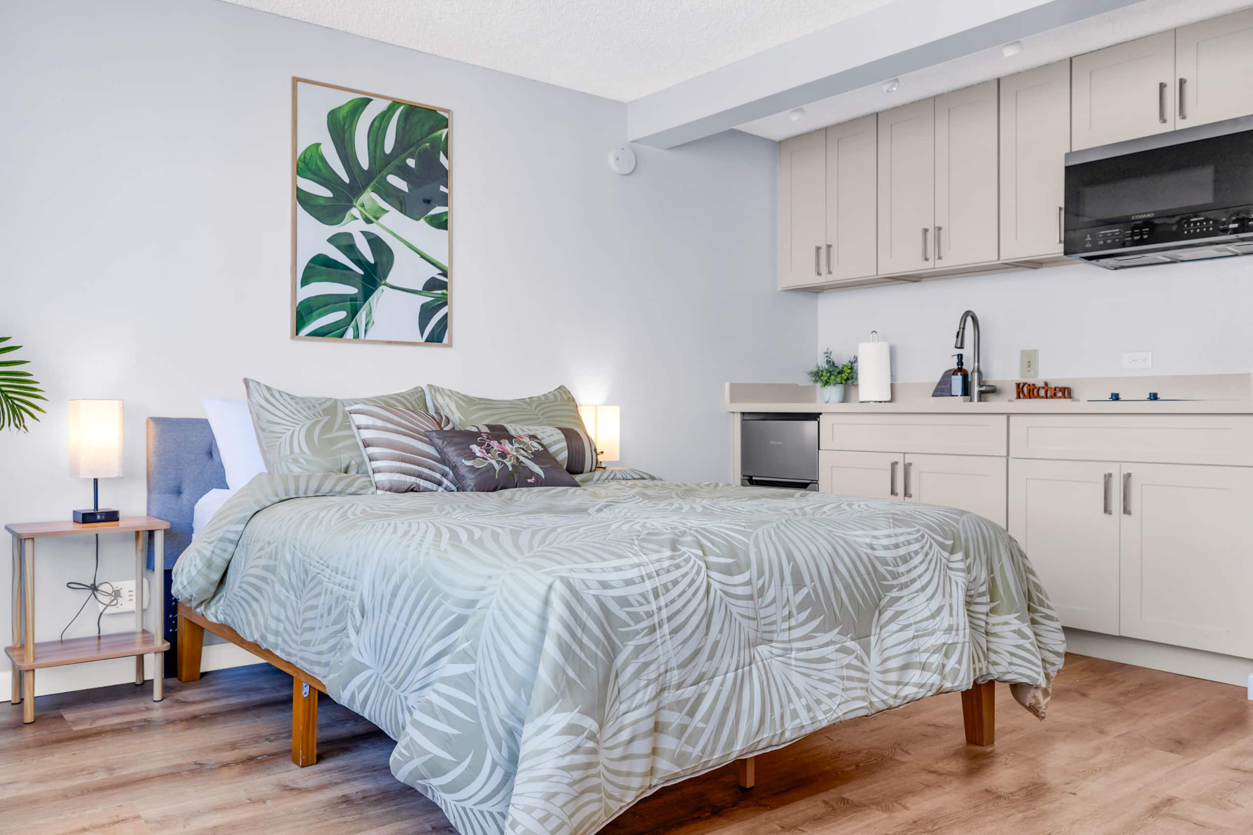 Modern 26F Waikiki Studio with Mountain View A + B - Photo 10
