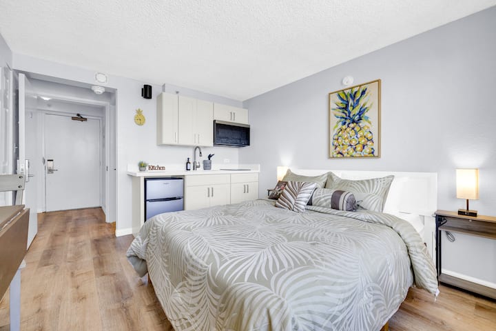 Disfruta del estilo de vida relajado de la isla en nuestro acogedor dormitorio.