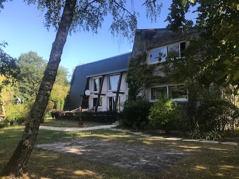 Villa American on the edge of Fontainbleau forest