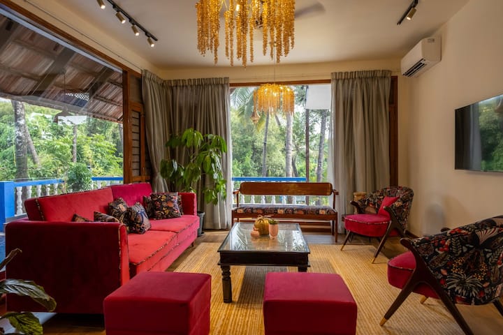 Living room image 7