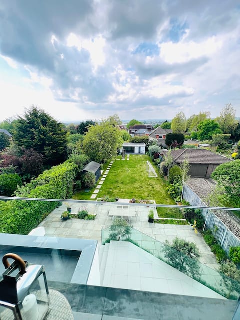 Awesome family house. Sea views