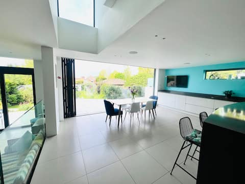 Awesome family house. Sea views