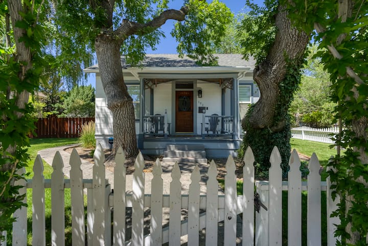Historic Spacious Gem • 25 min to Tahoe