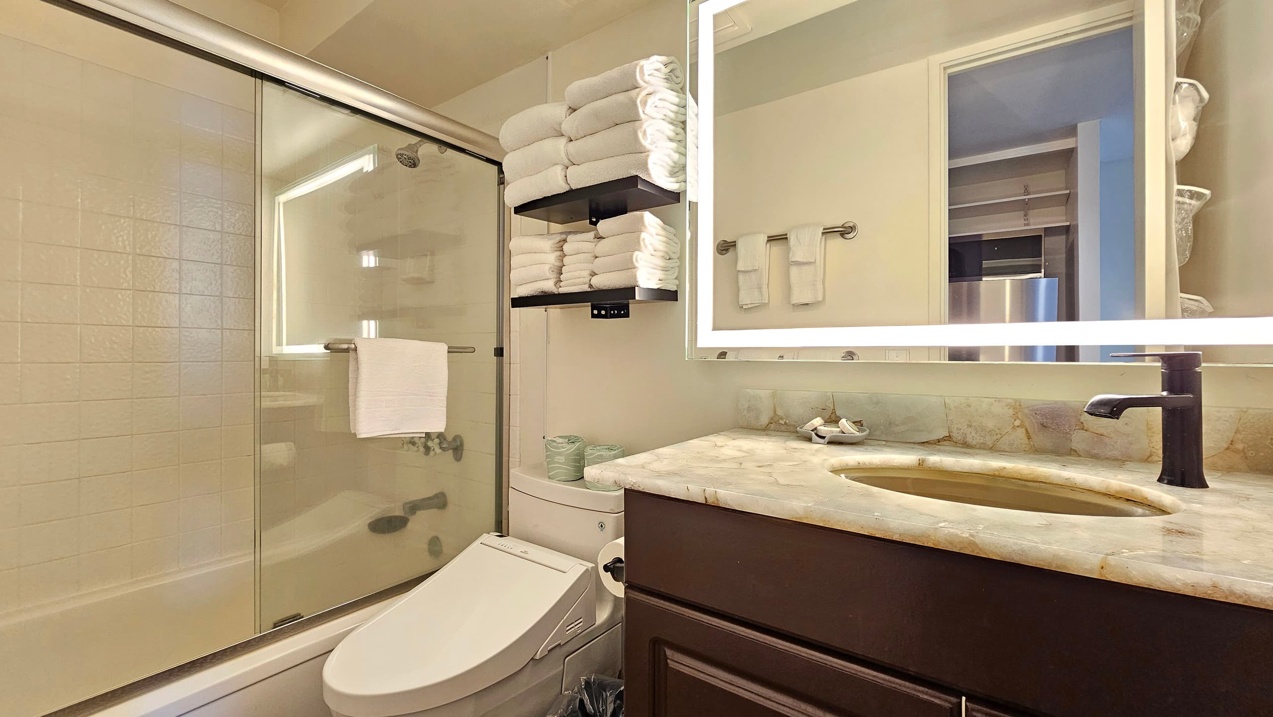 TWP 1005 Charming & Cozy Studio w/Parking - Image 14