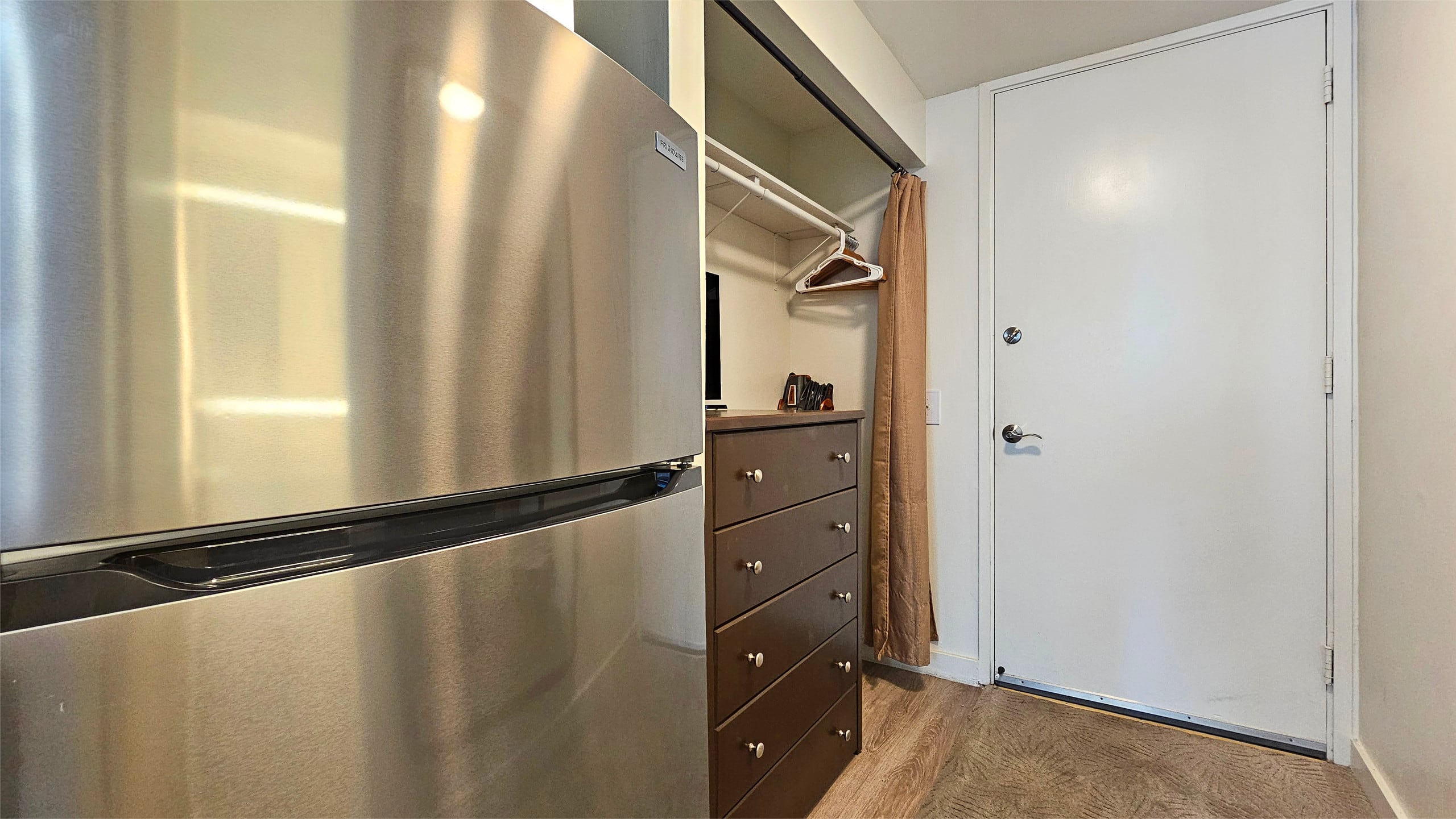 TWP 1005 Charming & Cozy Studio w/Parking - Image 12