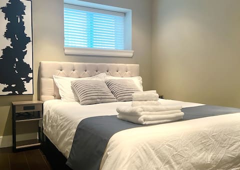 Successful Airbnb property: Charming & Cozy Suite Near SkyTrain | Metrotown in Royal Oak