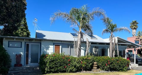 Beach Front Escape - Wellwood Cottage