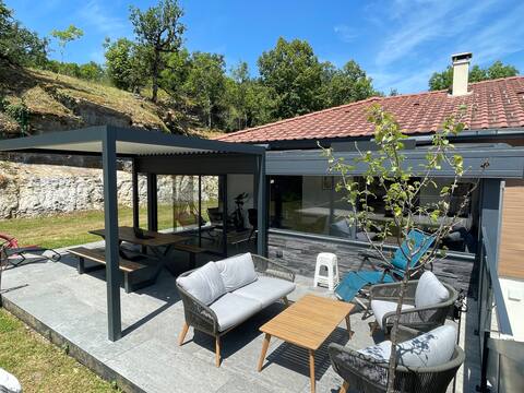 Peaceful eco-villa in the mountains