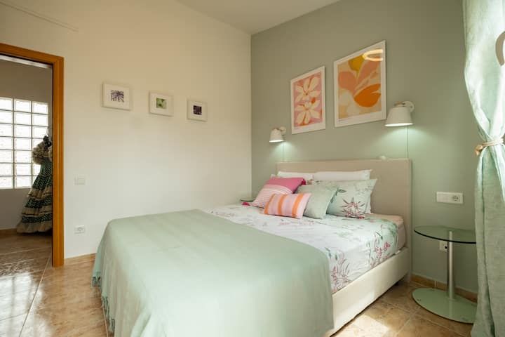 Schlafzimmer 1