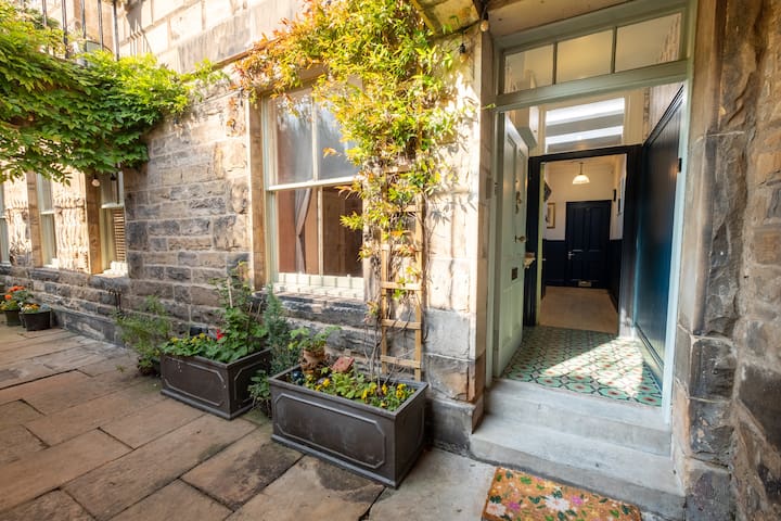 Saxe-Coburg Sauna Apartment Stockbridge