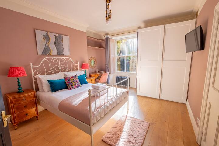 Saxe-Coburg Sauna Apartment Stockbridge gallery image 4