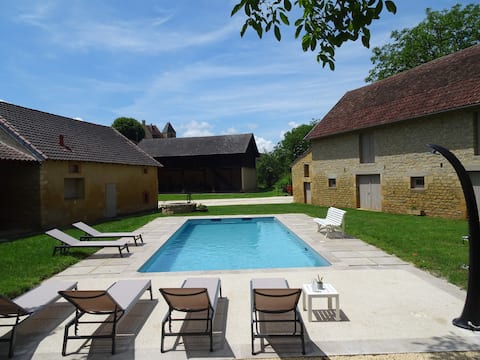 Estate with heated swimming pool in Milhac