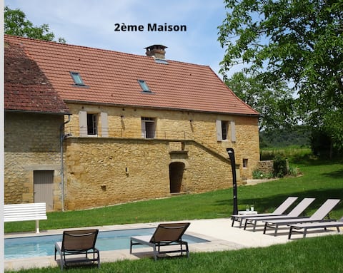 Estate with heated swimming pool in Milhac