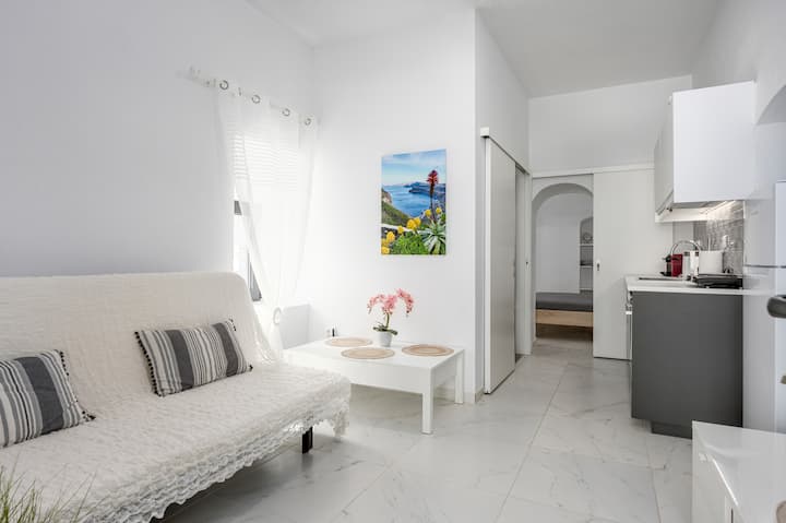 Marillia’s Elegance Residence With Blue Dome View - Santorin