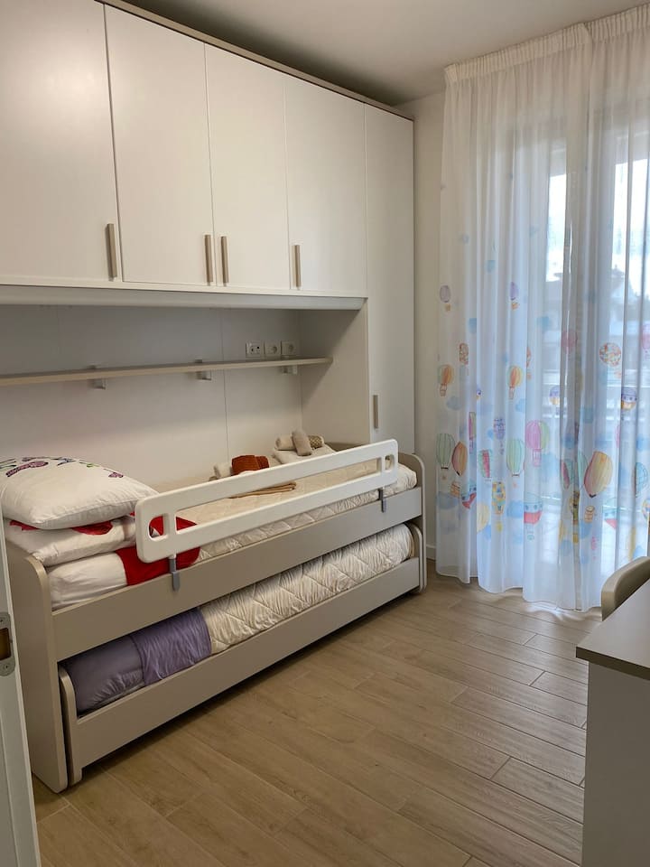 Два многу удобни единечни кревета кои обично ги користат вашите деца, но може да ги користат и возрасни лица 