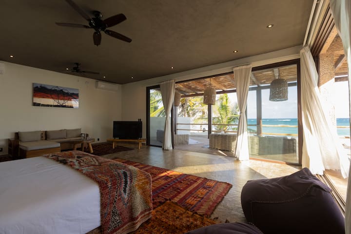 Entire home with 1 bedrooms in Tulum - Private Ocean Front Suite I Pool